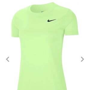 Women’s Nike Short Sleeve Dri-Fit T-Shirt Size Small with FREE Nike socks